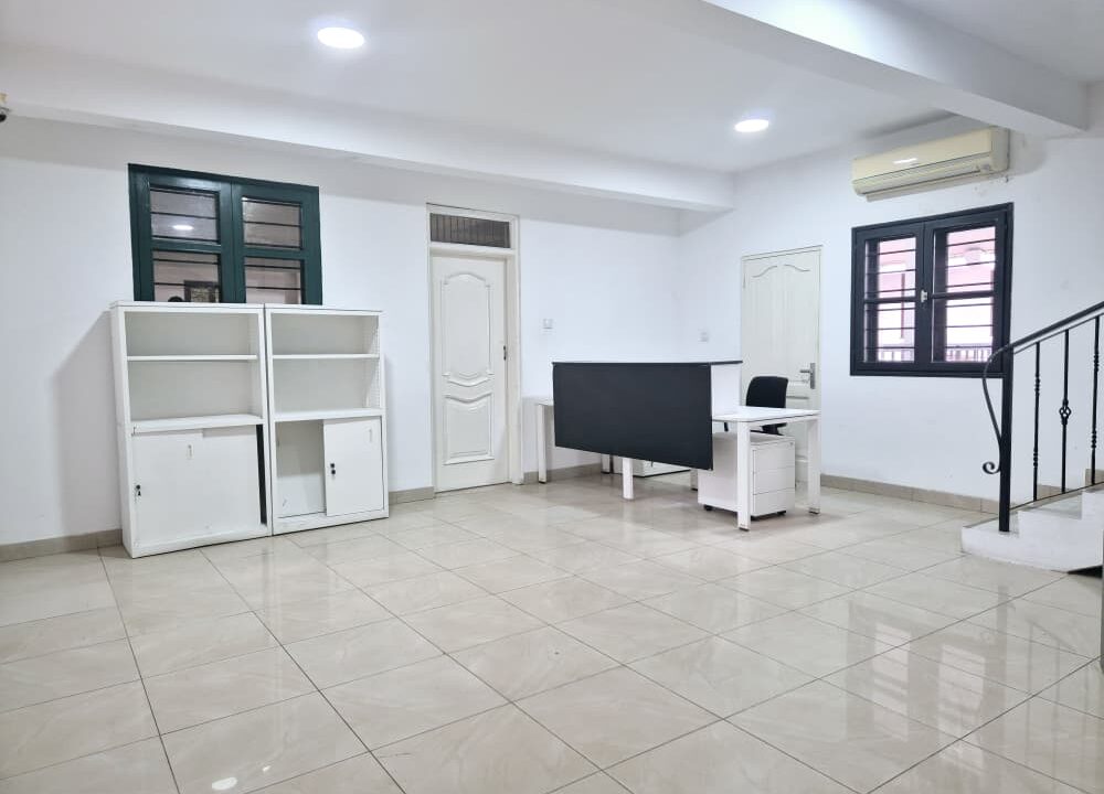 OfficeSpace_EastLegon_11_Bedroom_House_For_Rent_Livingroom