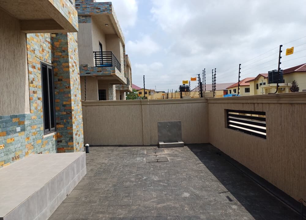 WhatsApp Image 2025-12-04 at 16.45.13 (1)