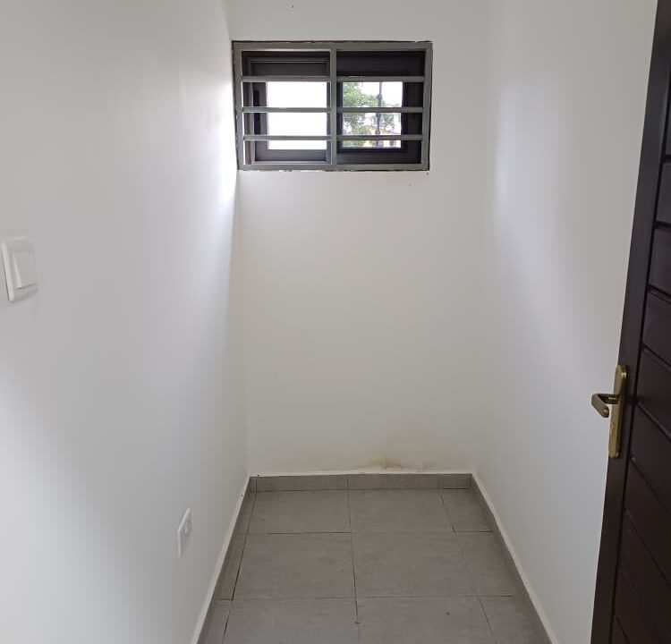 WhatsApp Image 2025-12-04 at 16.46.08