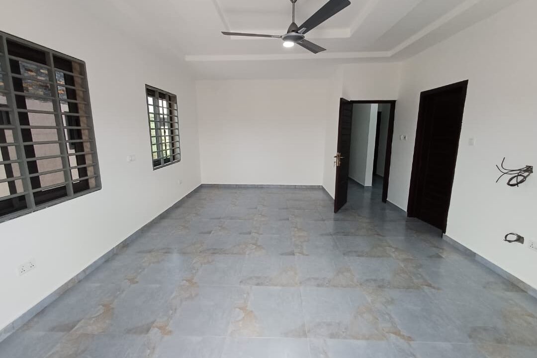 WhatsApp Image 2025-12-04 at 16.47.05 (1)